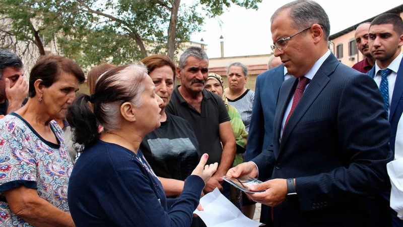 Səbail rayon icra başçısı Bibiheybət qəsəbəsinin sakinləri ilə görüşüb