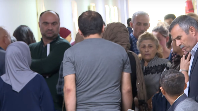 Kliniki Tibbi Mərkəzə xəstələrin axını xeyli artıb: həkimlər növbələrin öhdəsindən gələ bilmirlər