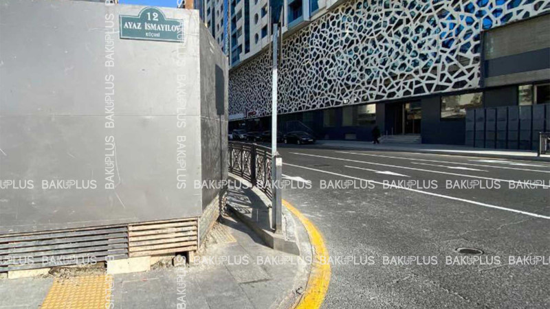 “Megafun” ilə üzbəüz ərazidə piyadalar səkidən istifadə edə bilmirlər