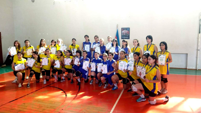Xətai rayonunda 96 məktəblinin iştirakı ilə voleybol üzrə turnir keçirilib