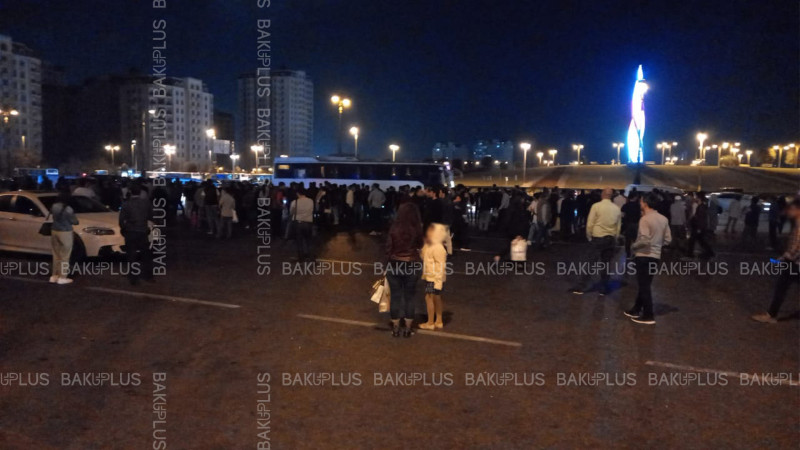 Bakıətrafı qəsəbələrin sakinləri evlərinə gedə bilmirlər: avtobuslar çatışmır