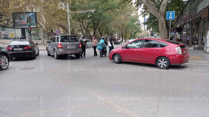 “Prius” bu dəfə “Kia” ilə qəzaya düşüb