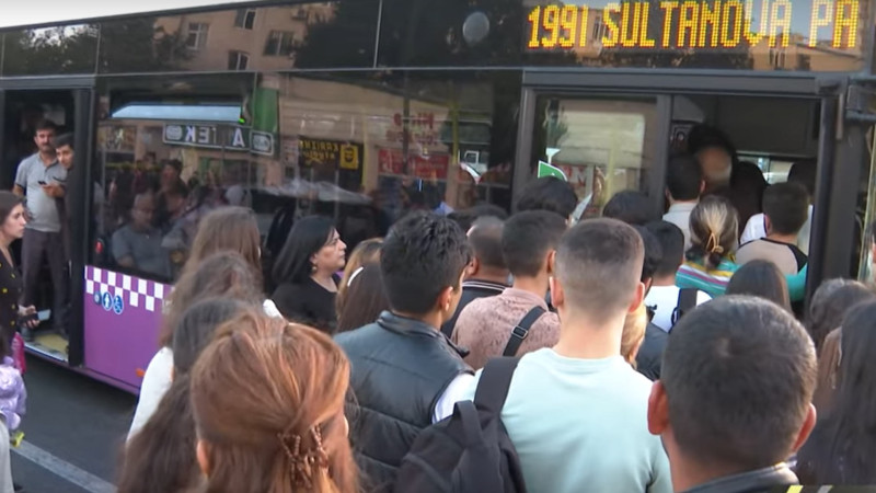 Bakı sakinləri ictimai nəqliyyatdan narazıdırlar