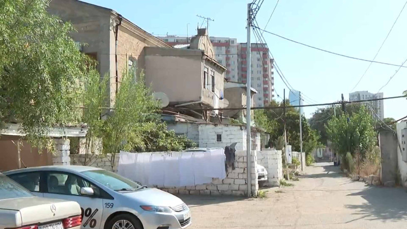 Söküntülərin ortasında sökülməyən evlər: sakinlər kompensasiyanın məbləği ilə razılaşmayıblar