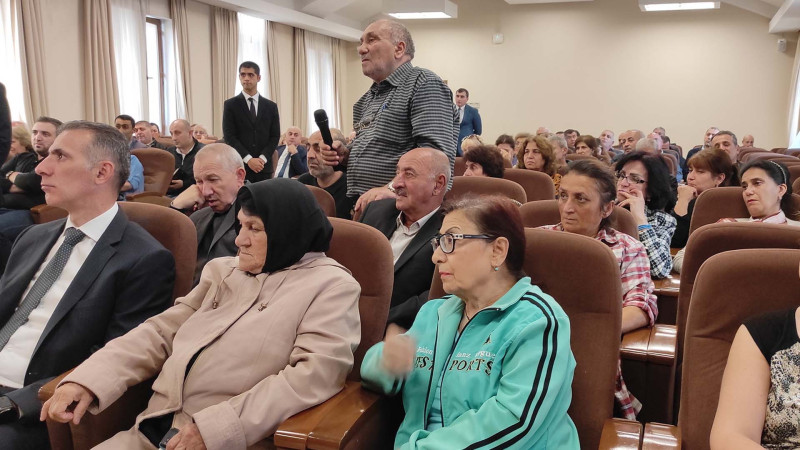 Yasamal rayonunda millət vəkili sakinlərlə görüşüb
