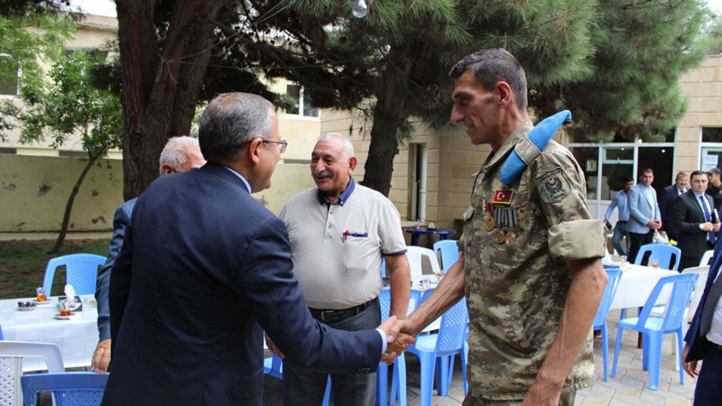 Badamdar qəsəbəsinin sakinləri və icra başçısı arasında görüş keçirilib