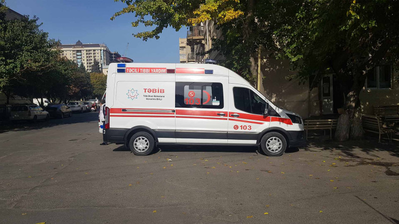 Təcili Tibbi Yardım avtomobili avtoqəzaya düşüb