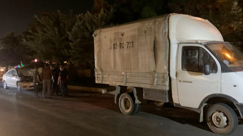 Xətai rayonunda minik və yük avtomobilləri toqquşub