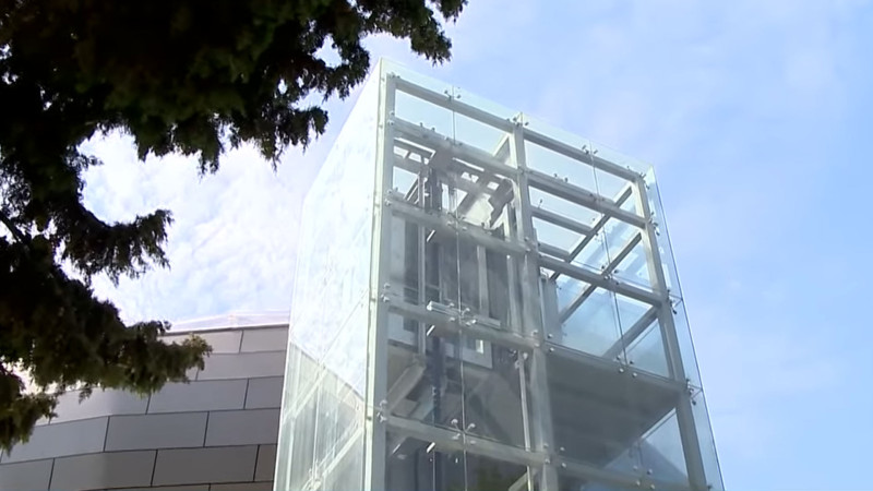 Ukrayna dairəsində yerləşən keçidin liftinin işləməməsi sakinləri narahat edir