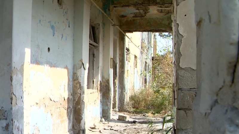 Lökbatan qəsəbəsində keçmiş sanatoriyanın binası narkomanların məskəninə çevrilib