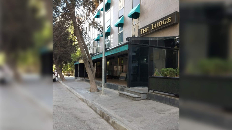 Səkini zəbt edən daha bir terras sökülüb