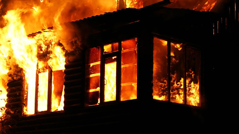 Xəzər rayonunda 120 kv.m sahəsi olan ev yanıb