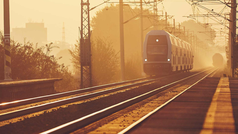 Keşlədə sürət qatarı adamı vuraraq öldürüb