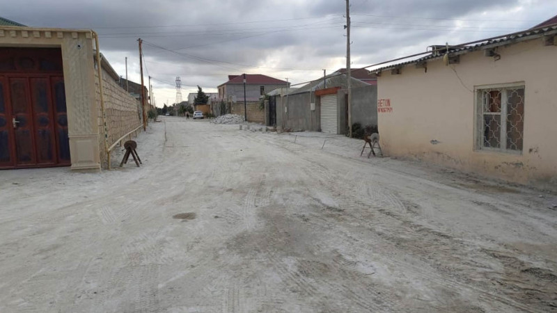 Buzovna qəsəbəsində daha bir küçə asfaltlanıb