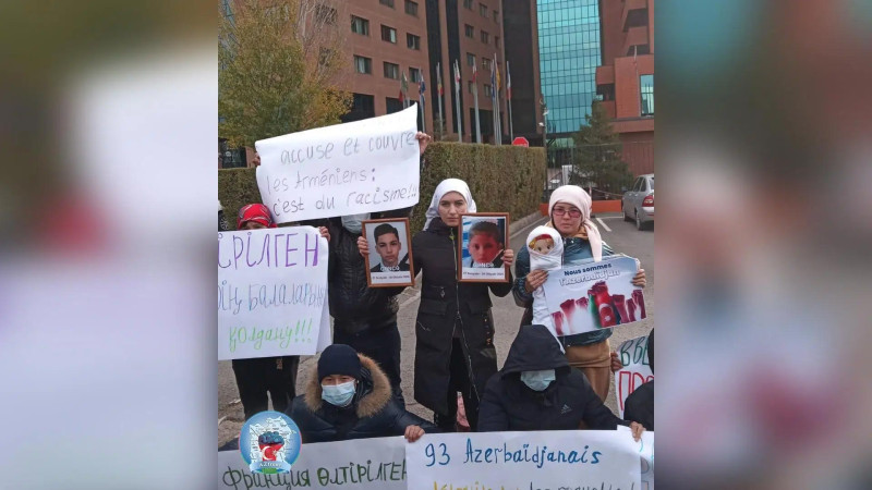 Azərbaycan diasporunun fəalları Astanadakı Fransa səfirliyinin qarşısında aksiya keçiriblər