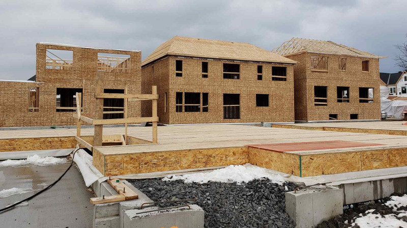 Bakıda inşası başa çatmayan evin həyətindən inşaat materialları oğurlanıb