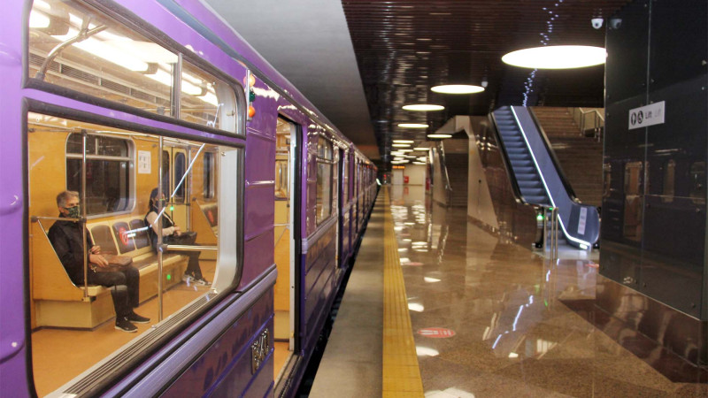 Metroda naməlum şəxslər 25 yaşlı qızı və 23 yaşlı oğlanı döyüblər