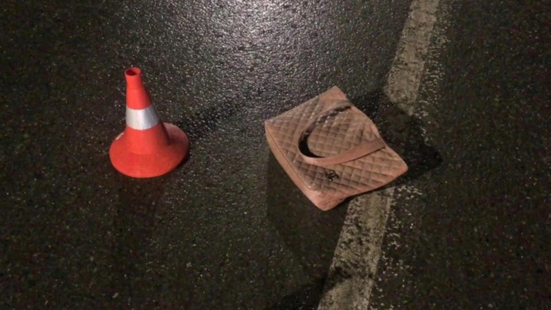 Bakıda avtomobil gənc qadını vurub