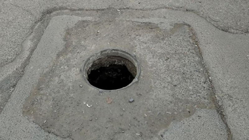 Ramana qəsəbəsində gənc oğlan kanalizasiyaya düşüb