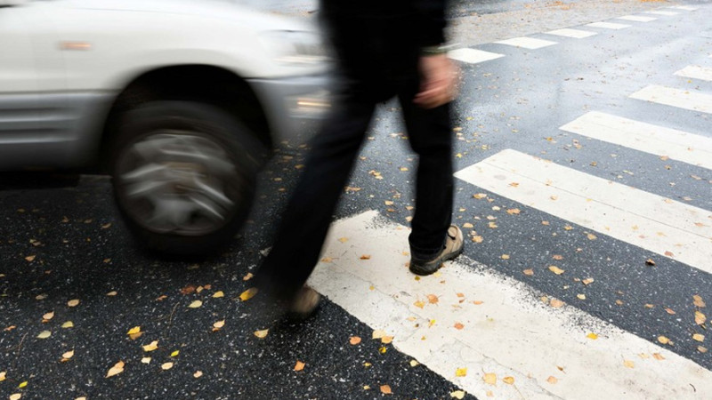 Nərimanov rayonunda avtomobil piyadanı vurub: yaralı hadisə yerində ölüb