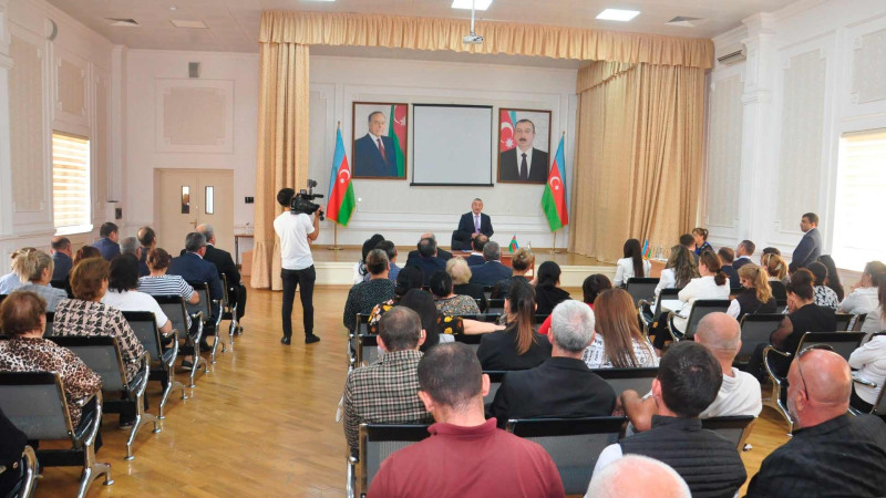 Sabunçu rayonunda İcra başçısı və sakinlər arasında görüş keçirilib