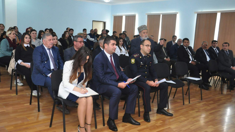 Balaxanı qəsəbəsində sakinlərlə icra başçısı arasında görüş keçirilib