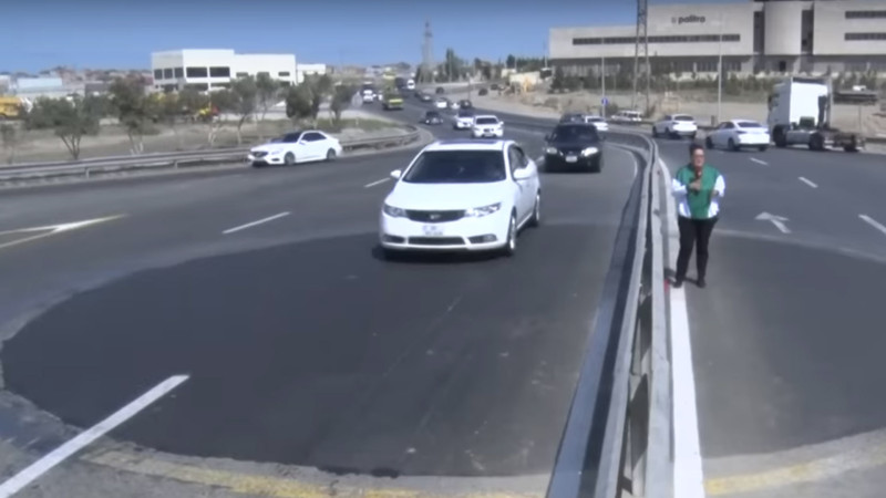 Bakıda “VAZ” dairəsi ləğv edilib: sürücülər yollarının kilometrlərlə uzanmasından narazıdırlar