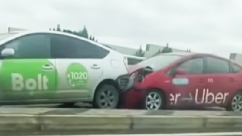Bakıda “Prius”lar “şou” göstərməyə davam edir