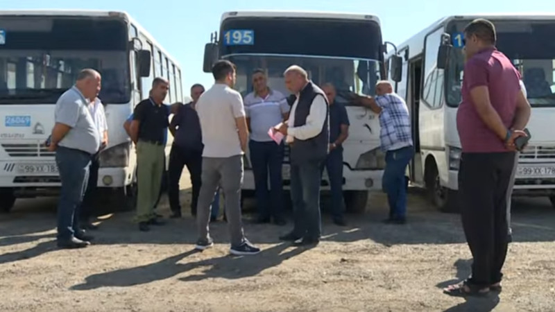 “Binə” ticarət mərkəzinə sərnişinləri aparan avtobusların sürücüləri xəttə çıxmırlar