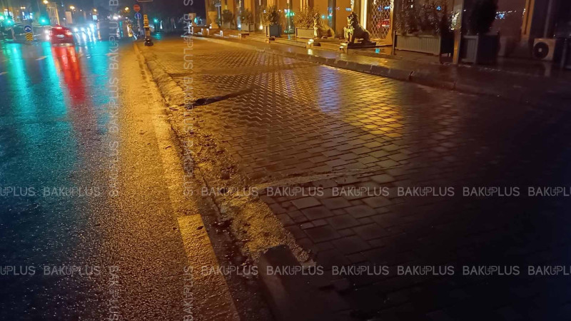 Bakıda sahibkarlar BNA-nın quraşdırdığı tumbaları sökərək qanunsuz parklanma sahəsi yaradıblar - İDDİA