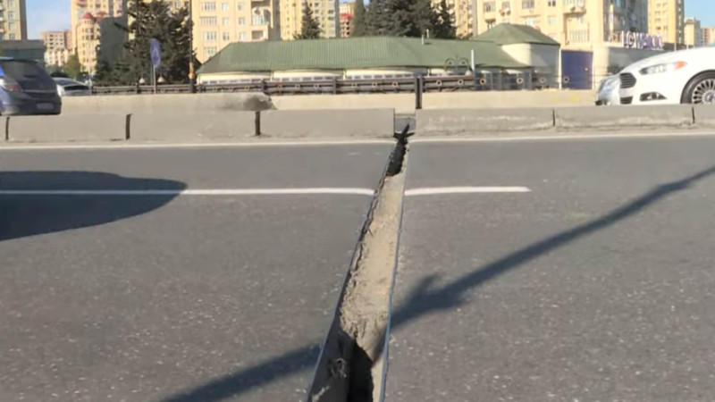 Bakıda bu körpünün vəziyyəti sürücüləri narahat edir