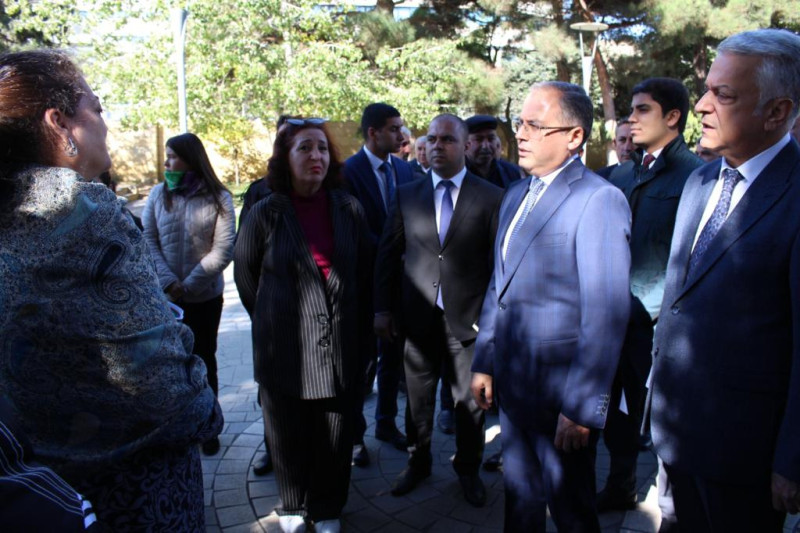 Badamdarda icra başçısı Səbail rayon sakinlərini dinləyib