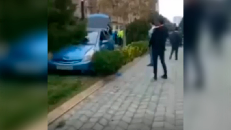 Bakıda “Prius” parka girib