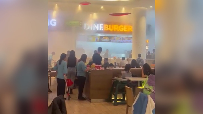 Bakıda ticarət mərkəzində tüstülənmə başlayıb