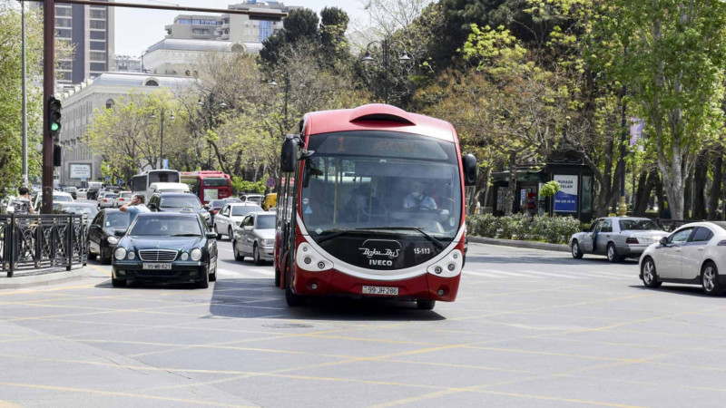 “BakuBus”-ın avtobusunun yolunu kəsib xuliqanlıq edən şəxs saxlanılıb
