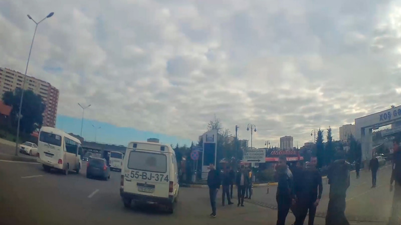 Bakı Avtovağzalının qarşısında qeyri-qanuni “taksi avtovağzalı” tıxac və xaosa səbəb olur