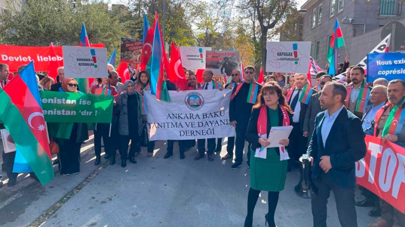 Türkiyənin paytaxtındakı Fransa səfirliyinin qarşısında Azərbaycana dəstək aksiyası keçirilib