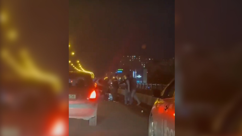“Prius” motosikletlə toqquşub