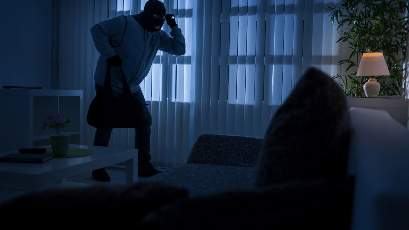 Xəzər rayonunda 12.000 AZN-lik oğurluq edilib