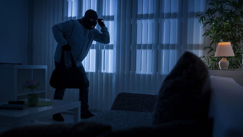 Binə qəsəbəsində evdən 1870 AZN oğurlanıb