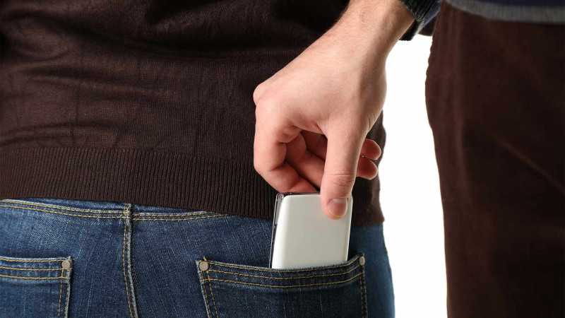 “Otto” klubunda xarici turistin telefonu oğurlanıb