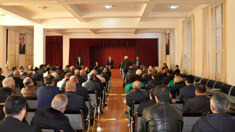 Nərimanovda icra hakimi sakinlərlə görüşüb