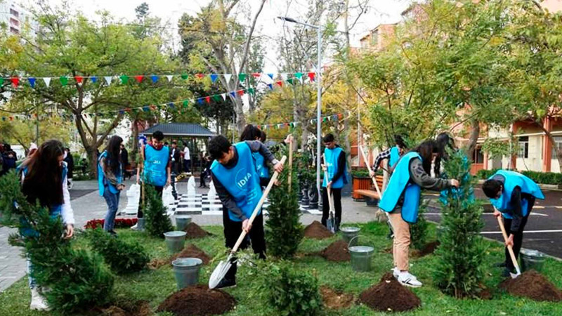 Nizami rayonunda “Bizim həyət” layihəsi çərçivəsində daha bir həyət abadlaşdırılıb