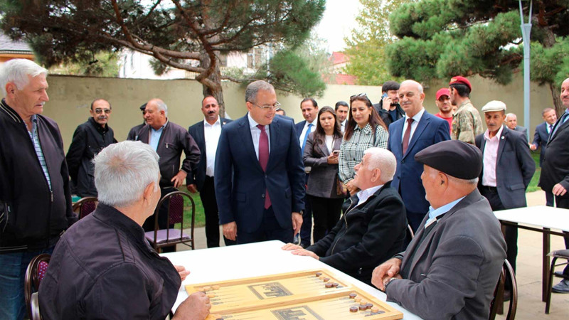 Badamdar qəsəbəsində sakinlər və icra başçısı arasında görüş keçirilib