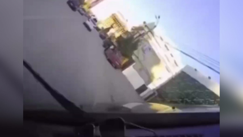 Aşağı sürətlə hərəkət edən avtomobil aşıb