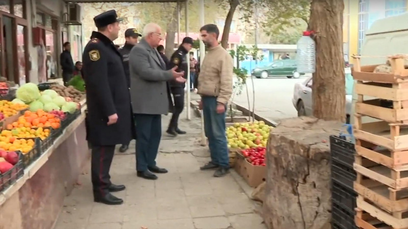 Sahil və Müşfiqabad qəsəbələrində küçə ticarətinə qarşı reyd keçirilib