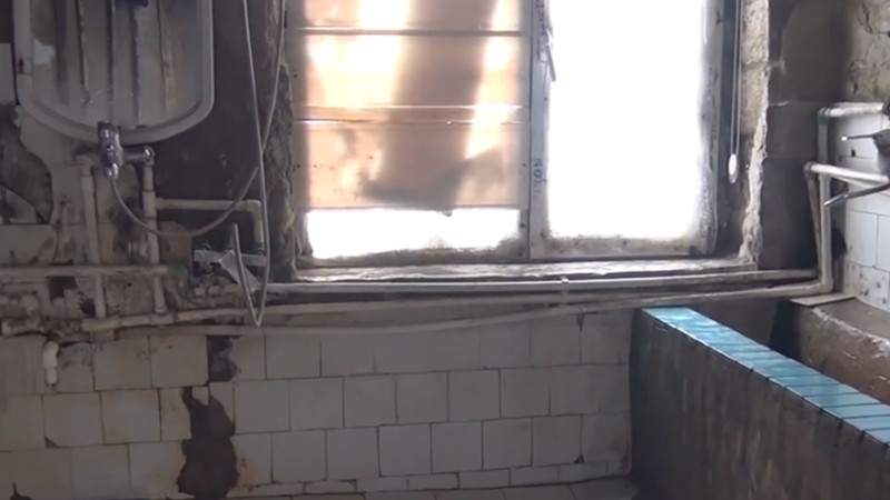 Hacı Zeynalabdin Tağıyev adına Toxuculuq fabrikinin qəzalı yataqxanasının acınacaqlı vəziyyəti