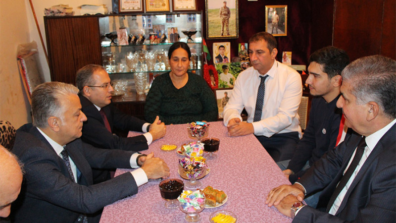 Səbail rayonunda şəhidin ailə üzvləri ziyarət olunublar