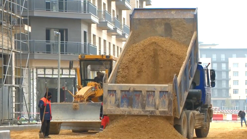 Ağ şəhərdə 2 və 4 hərəkət zolağına malik yeni küçələr inşa edilir