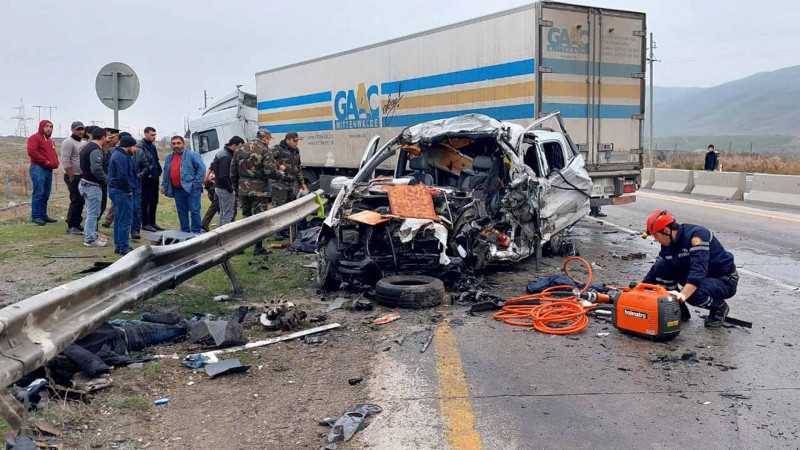 Bakı-Quba yolunda baş vermiş avtoqəzada 6 nəfər ölüb
